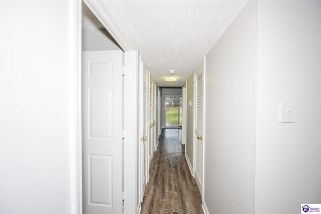 Foto del edificio - 623 Stewart St