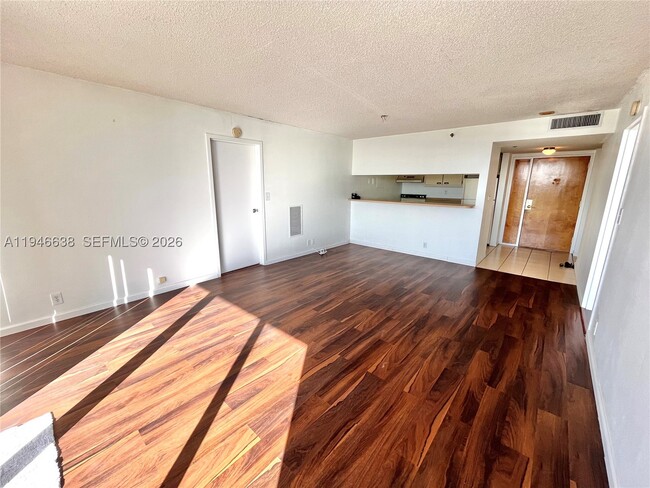 Building Photo - 7601 E Treasure Dr