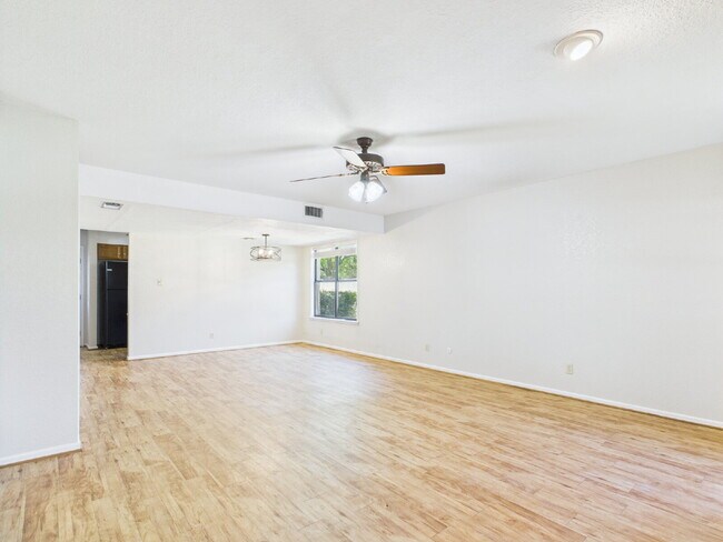 Foto del edificio - 2-Bed Duplex on Frederick Road !"