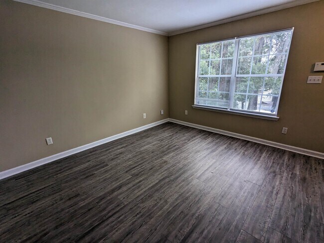 Building Photo - 729 Wailes St