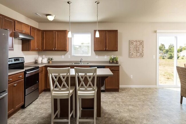 Foto del edificio - Large Newer Colonial for Lease in Fowlerville Schools