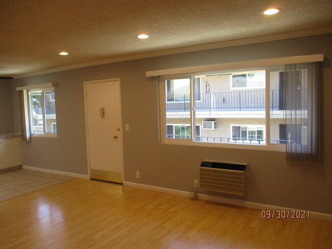 Building Photo - 3227 Altura Ave