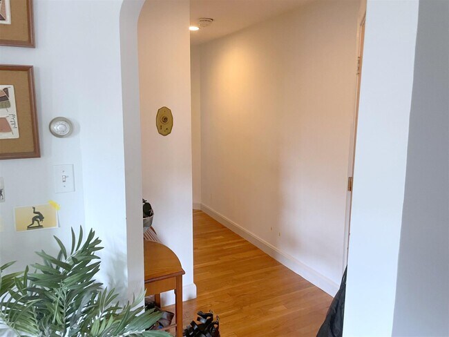 Building Photo - 3 Garden Ct