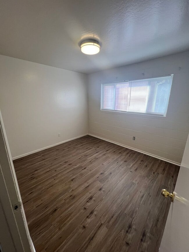 Building Photo - 150 Mt Rose St