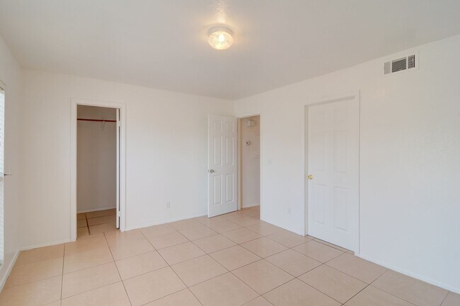 Foto del edificio - 2921 Country Manor Ln