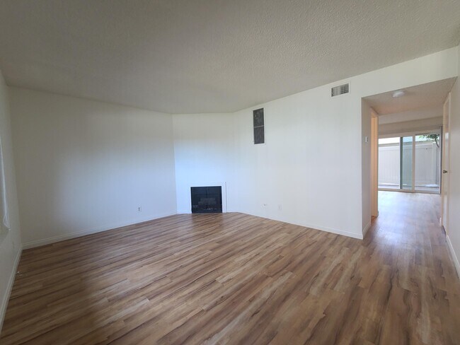 Foto del edificio - 535 Serento Cir