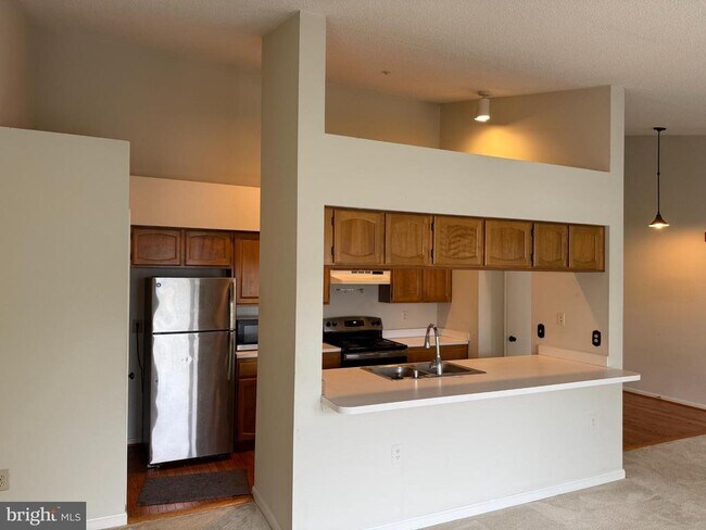 Building Photo - 2600 Camelback Ln