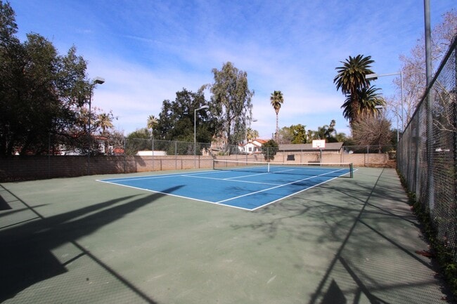 Building Photo - Upstairs 2-Bedroom Condo in South Redlands!