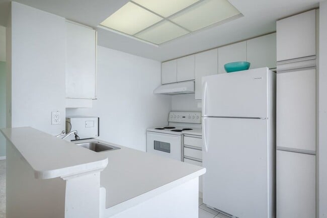 Building Photo - 5 Concorde Pl