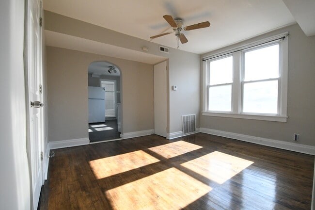 Building Photo - 3339 S Artesian Ave