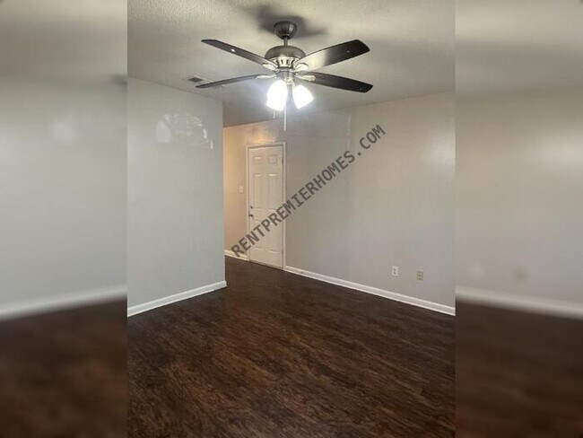 Foto del edificio - 8500 Shelley Dr