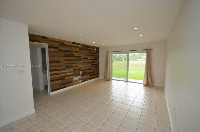 Building Photo - 7440 Miami Lakes Dr