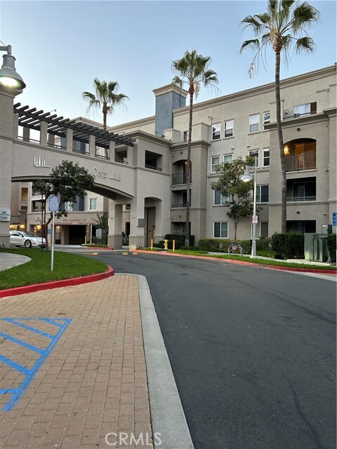 Foto del edificio - 1356 Scholarship