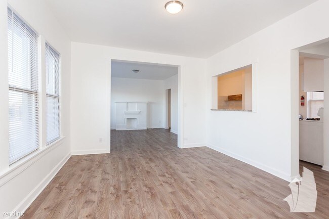 Building Photo - 4840 N Sacramento Ave