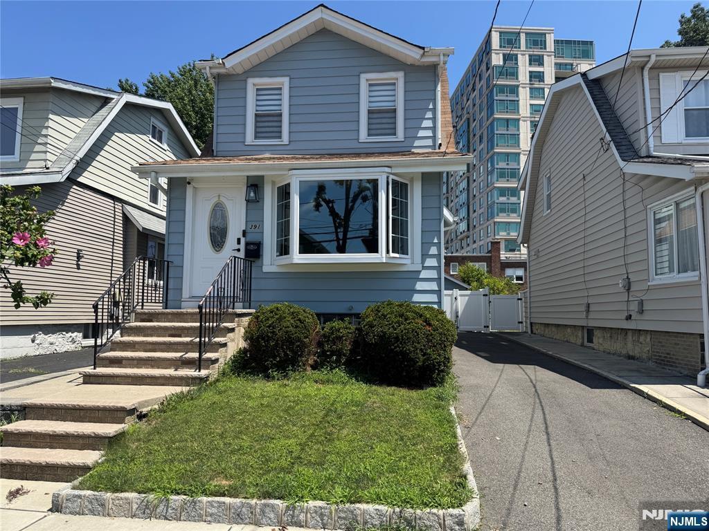 Foto principal - 391 Columbia Ave