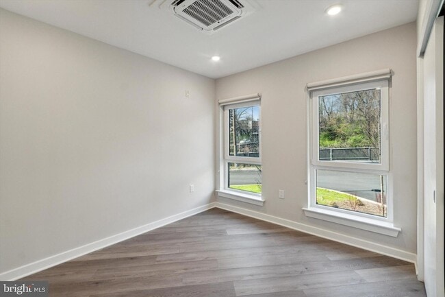 Foto del edificio - 3449 Scotts Ln