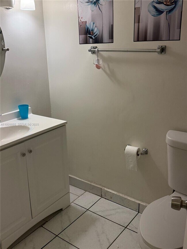 Foto del edificio - 1400 NE 191st St