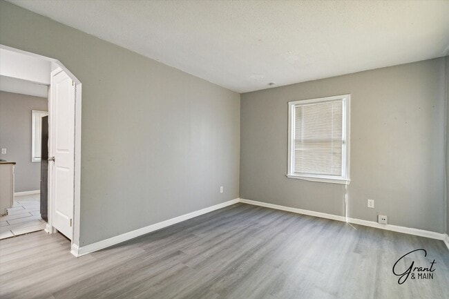 Building Photo - 3 bedroom bungalow - $1325