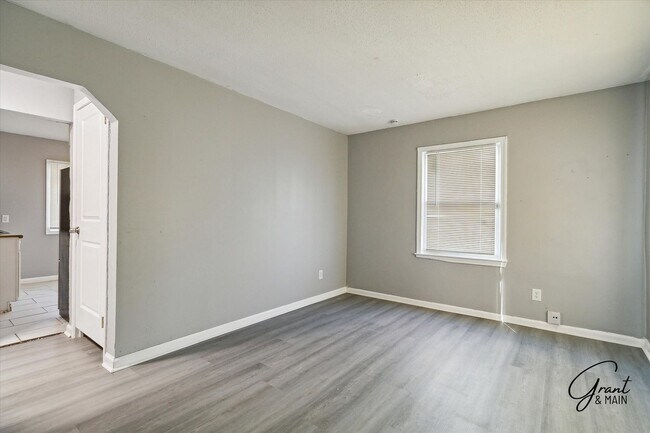 Foto del edificio - 3 bedroom bungalow - $1325