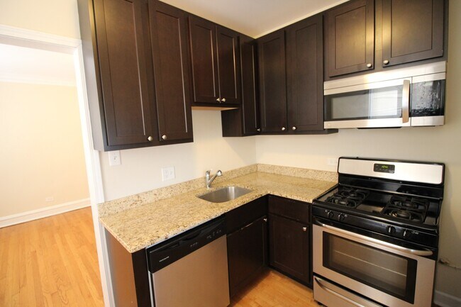 Building Photo - 2341 W Rosemont Ave