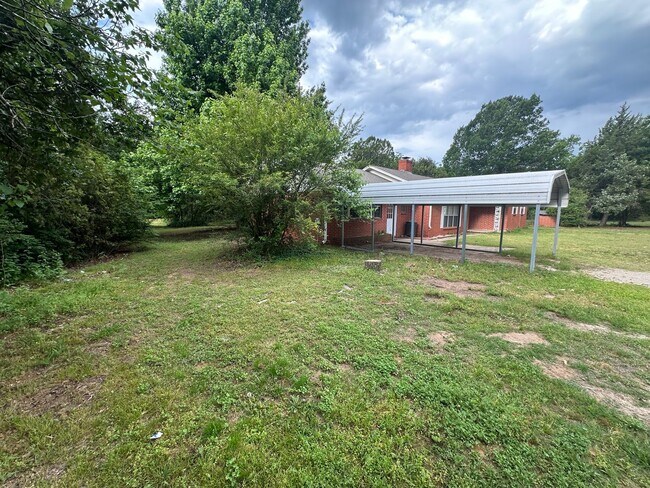Foto del edificio - 34403 Lake Rd