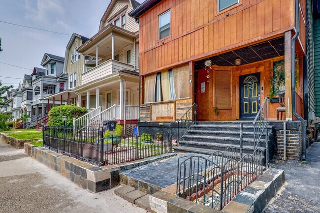 Building Photo - 787 S 13th St