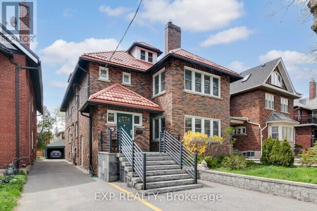 Photo du bâtiment - 896 Avenue Rd