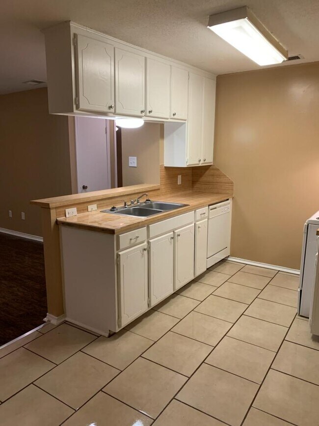 Foto del edificio - 13541 Sheldon Ln