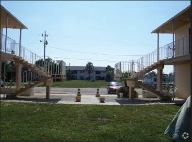 Building Photo - 4903 Viceroy St