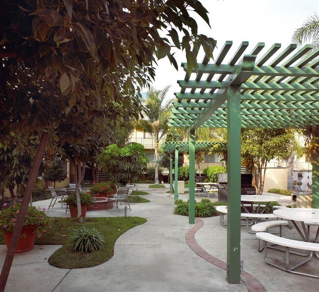 Madrid Apartments Los Angeles, CA