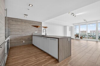 Building Photo - 400 Sunny Isles Blvd