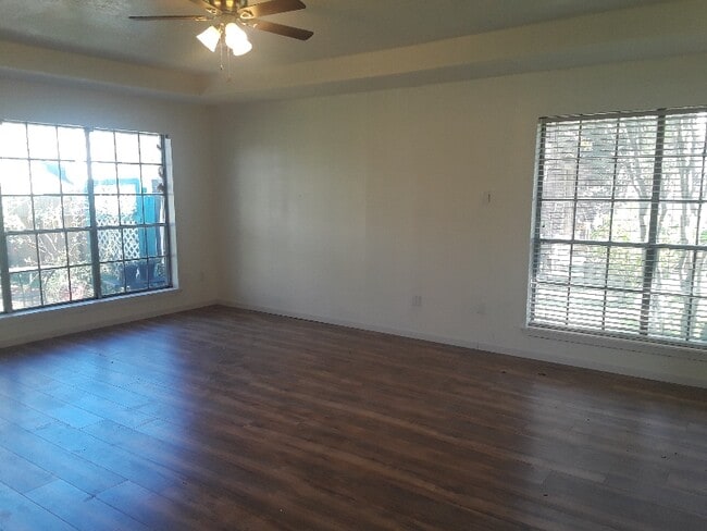 Building Photo - 10814 Estelle Cir