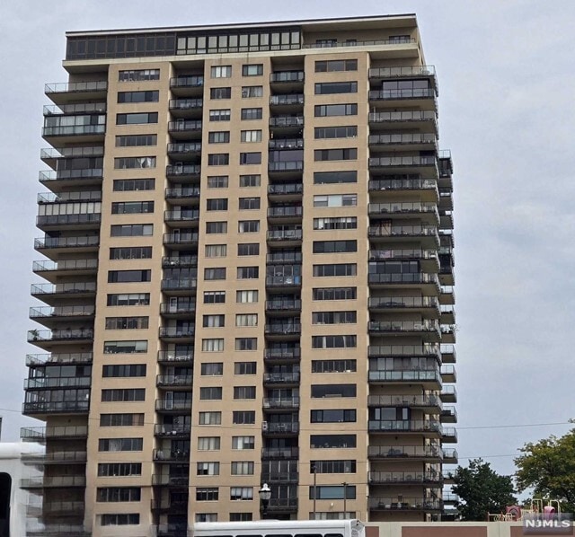 Building Photo - 1203 River Rd