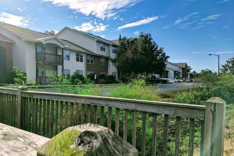 Vista de la propiedad de más de Bridge - Little Lott's Creek Apartments