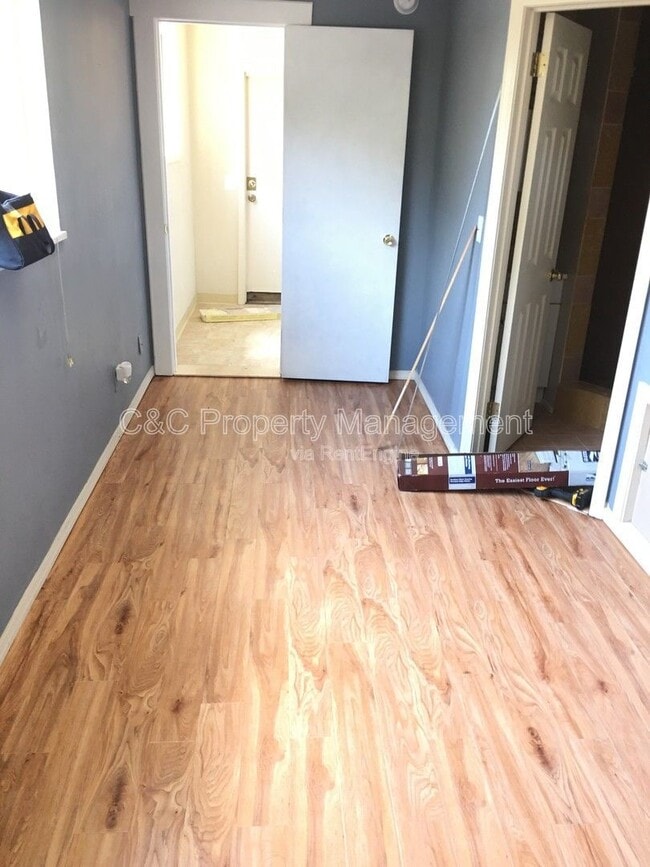 Foto del edificio - 244 Carmel Ave