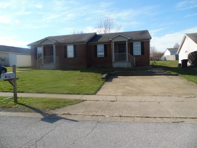 Building Photo - 204 Poplar Cir