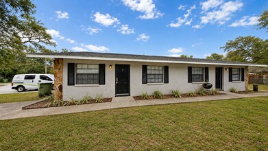 Building Photo - 923 E Poinsettia Ave