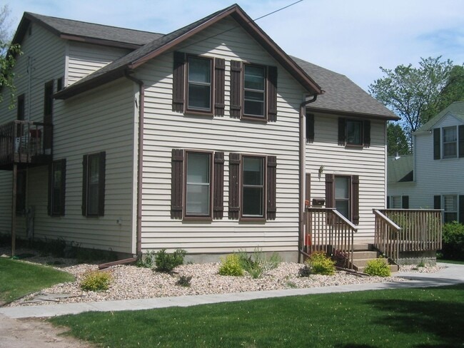 Building Photo - Cozy, Pet-Friendly 2BR Apartment Near Downtown Middleton