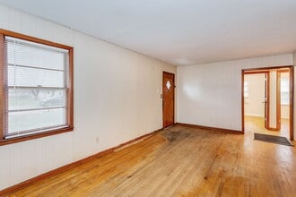 Building Photo - 737 N Arapaho Ave