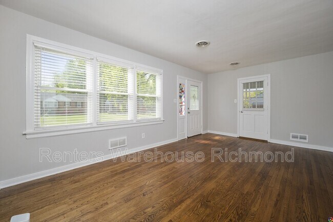 Building Photo - 9020 Weldon Dr