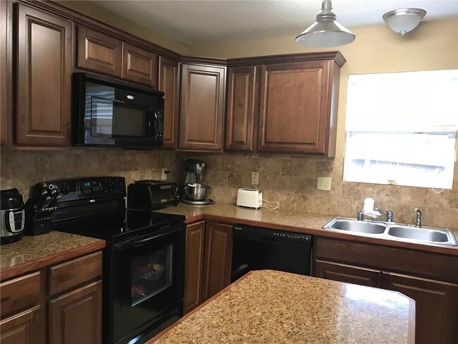 Building Photo - 250 S Shore Pl