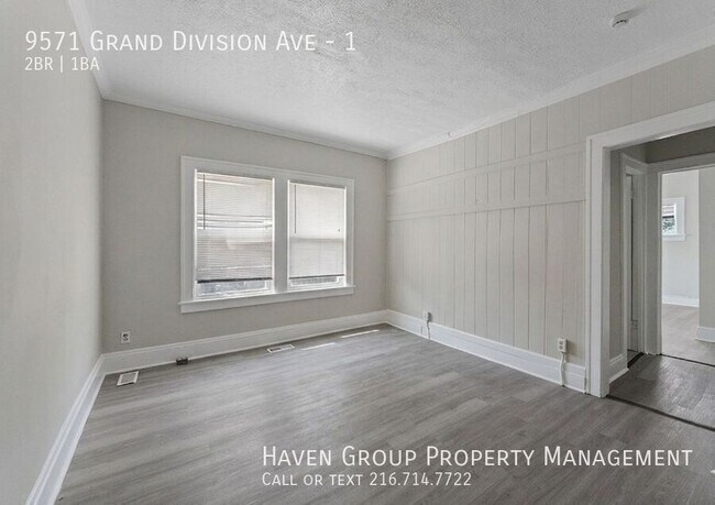 Foto del edificio - 9571 Grand Division Ave