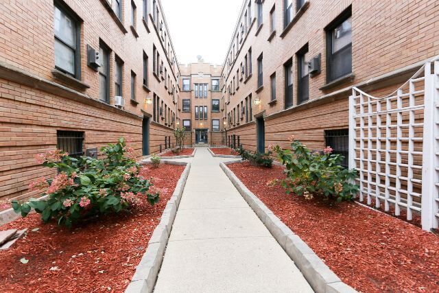 Building Photo - 730 W Cornelia Ave