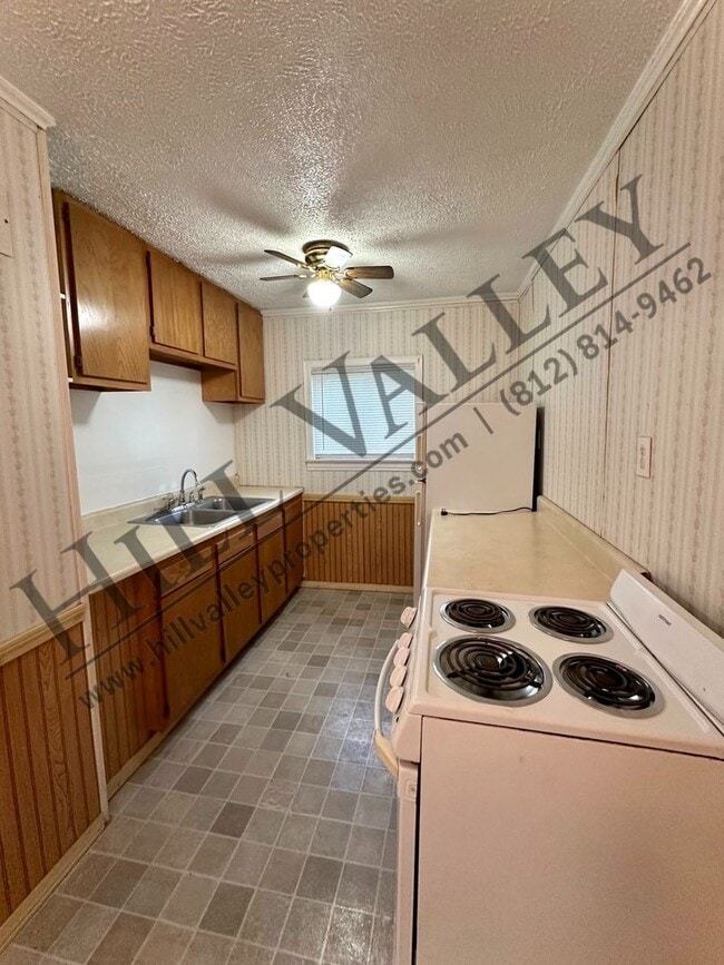 Building Photo - One Bedroom