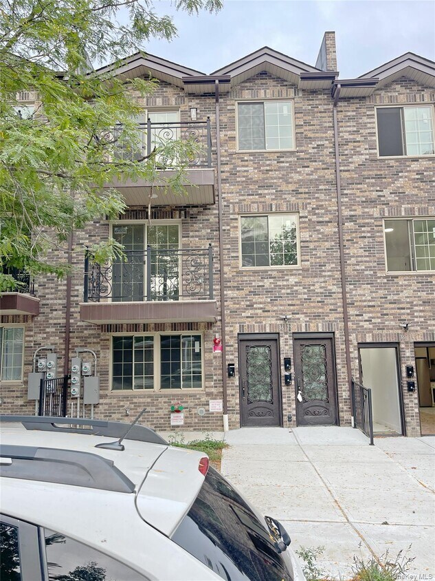 Foto principal - 36-29 171st St
