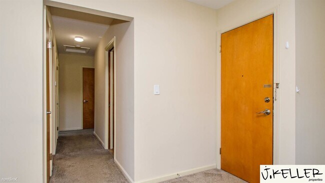 Building Photo - 2 br, 1 bath Duplex - 301 Potter Ave #2