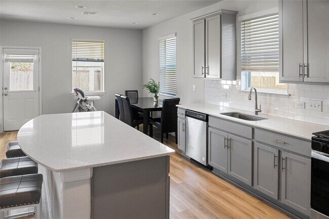 Foto del edificio - 11207 Sentinel Dr