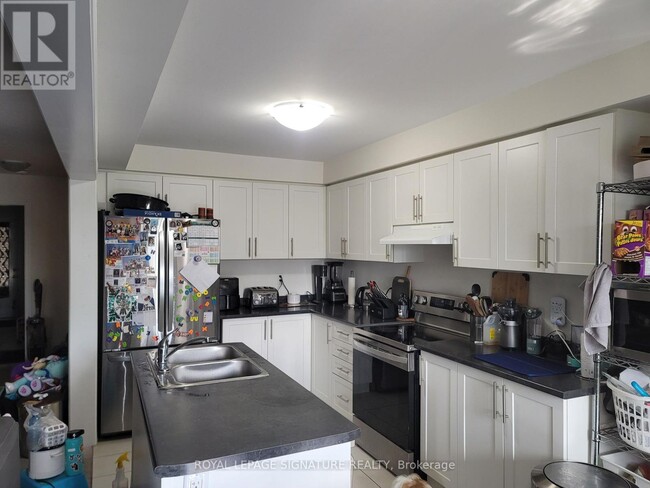 Photo du bâtiment - 755 Linden Dr