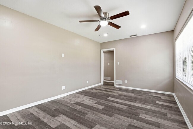 Foto del edificio - 3044 W 9th St