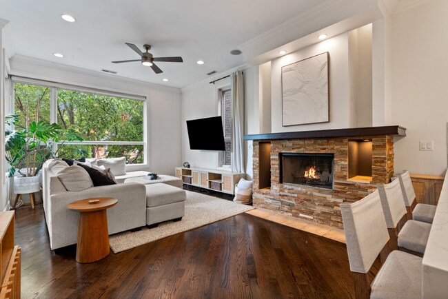 Building Photo - 1131 W Addison St